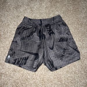 2T nike shorts